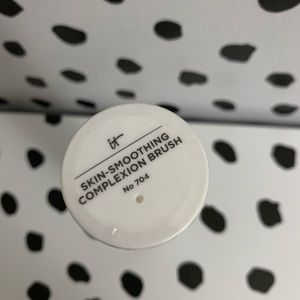 It Cosmetics Smooth Complexion Brush #704